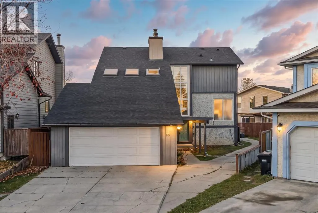 32 Castleglen Court NE