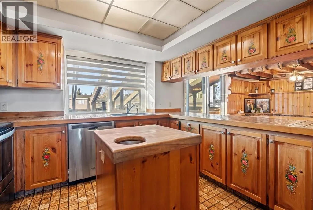 32 Castleglen Court NE