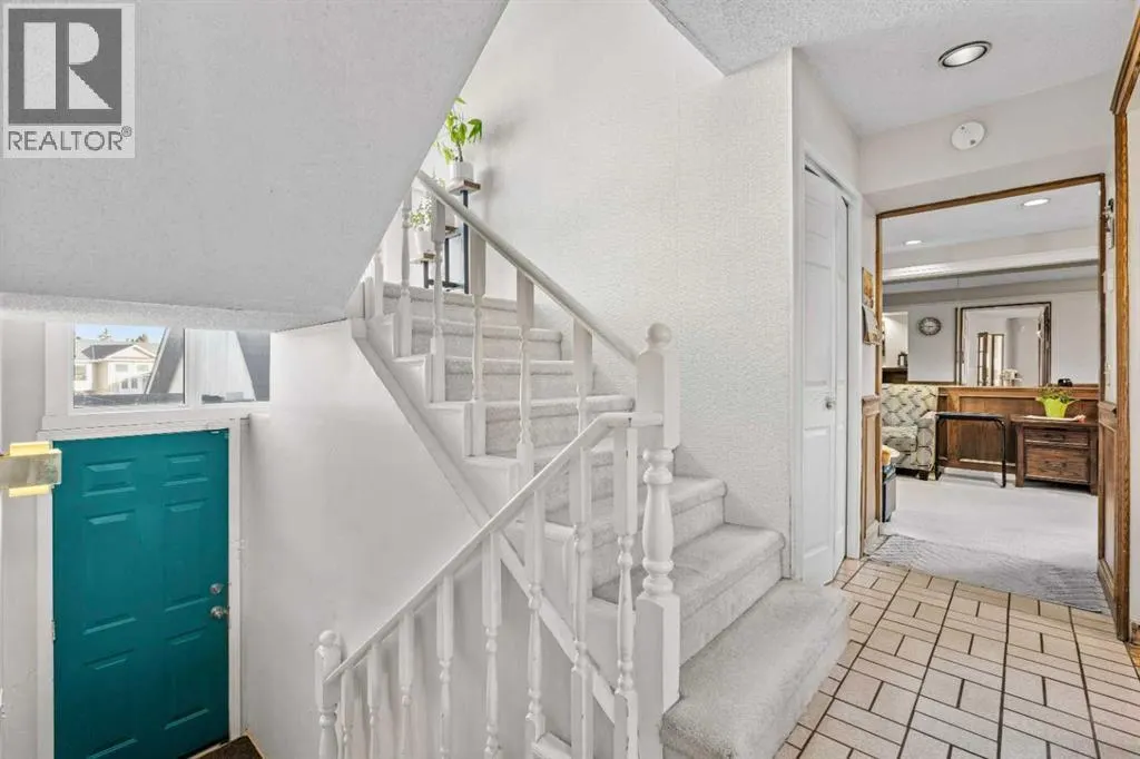32 Castleglen Court NE