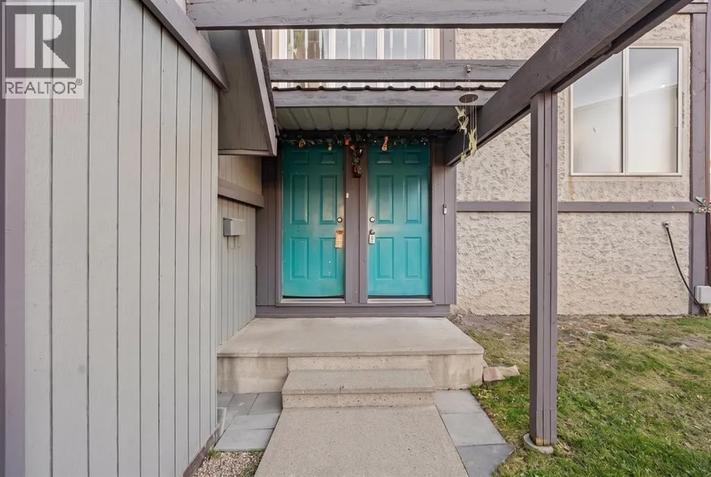 32 Castleglen Court NE