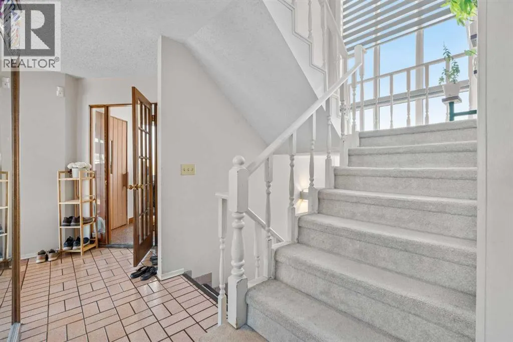 32 Castleglen Court NE