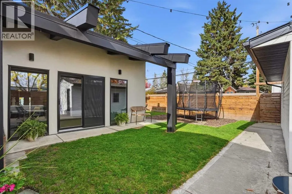 2740 Lionel Crescent SW