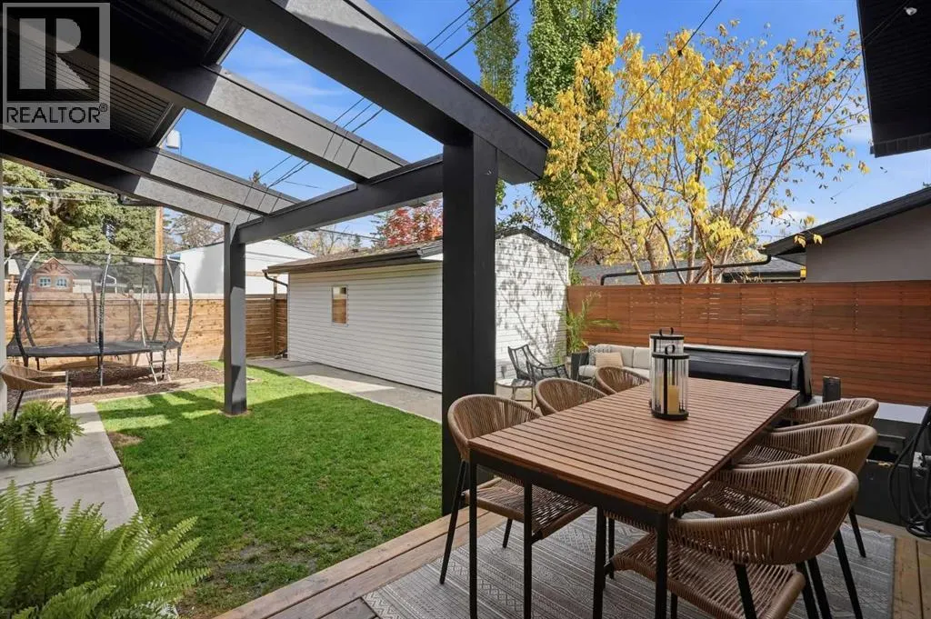 2740 Lionel Crescent SW