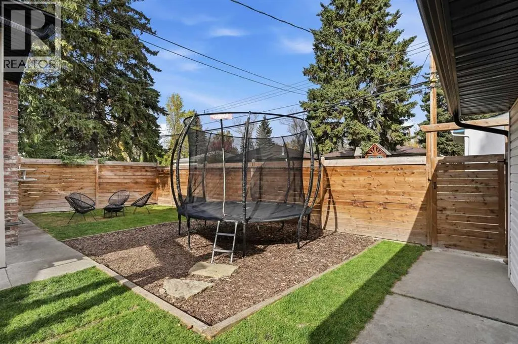 2740 Lionel Crescent SW