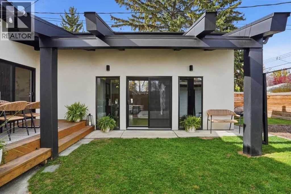 2740 Lionel Crescent SW