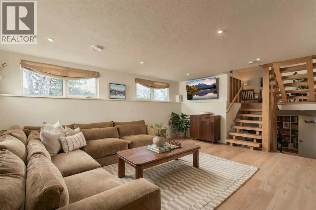 2740 Lionel Crescent SW