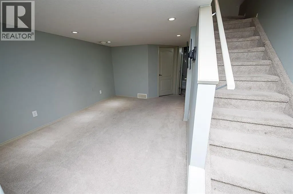 1404, 30 Carleton Avenue