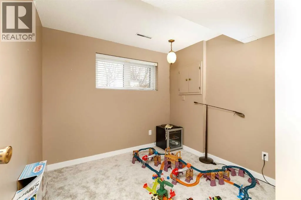 102 Welton Crescent