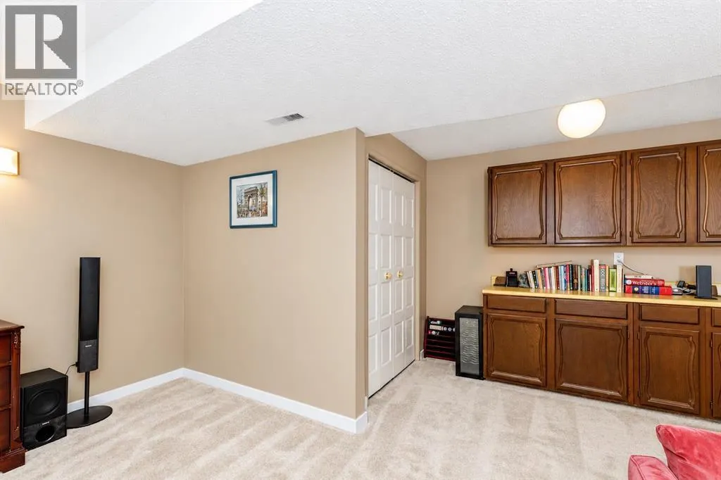 102 Welton Crescent