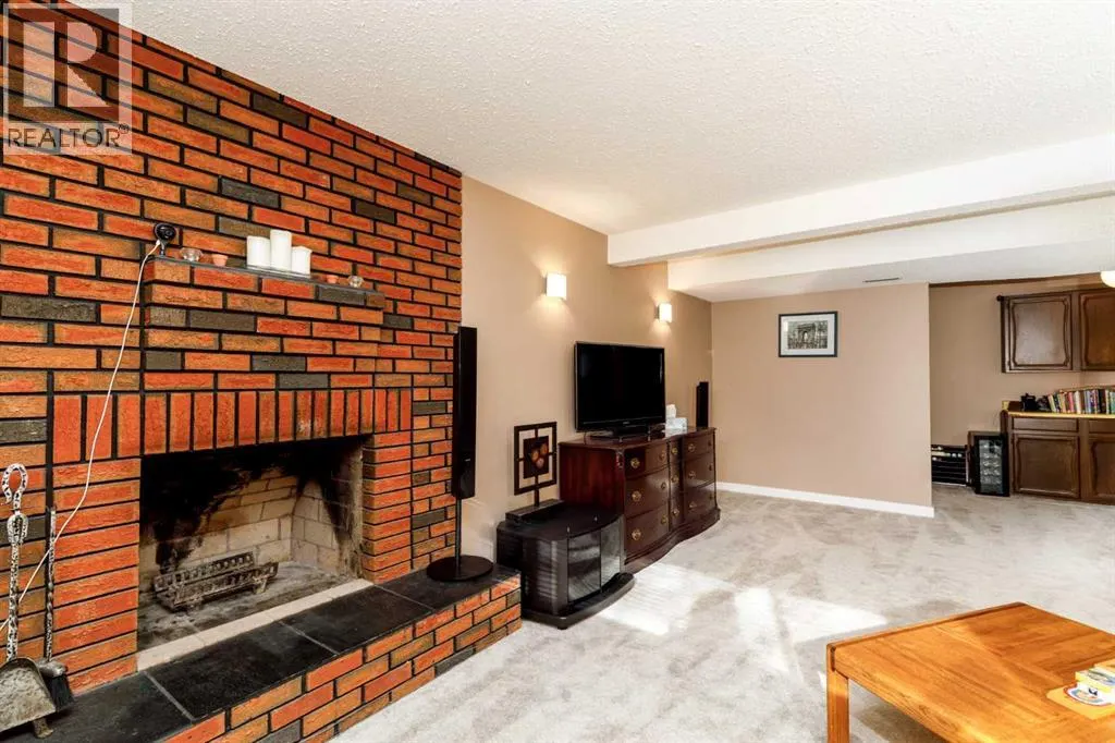 102 Welton Crescent