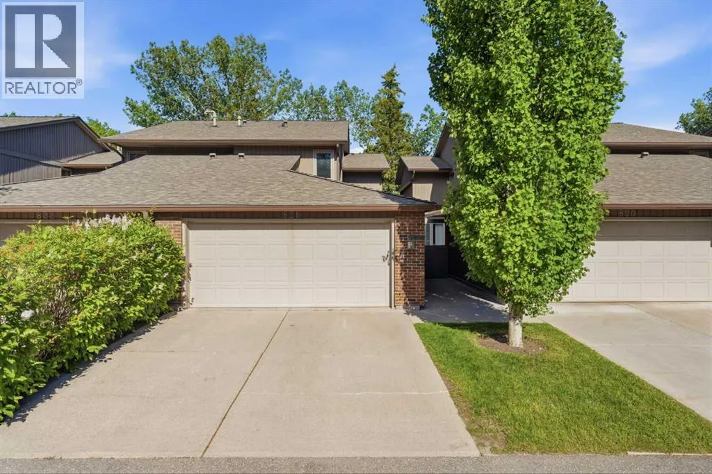 821, 860 Midridge Drive SE