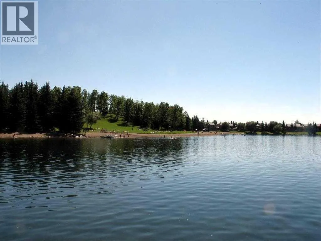 821, 860 Midridge Drive SE