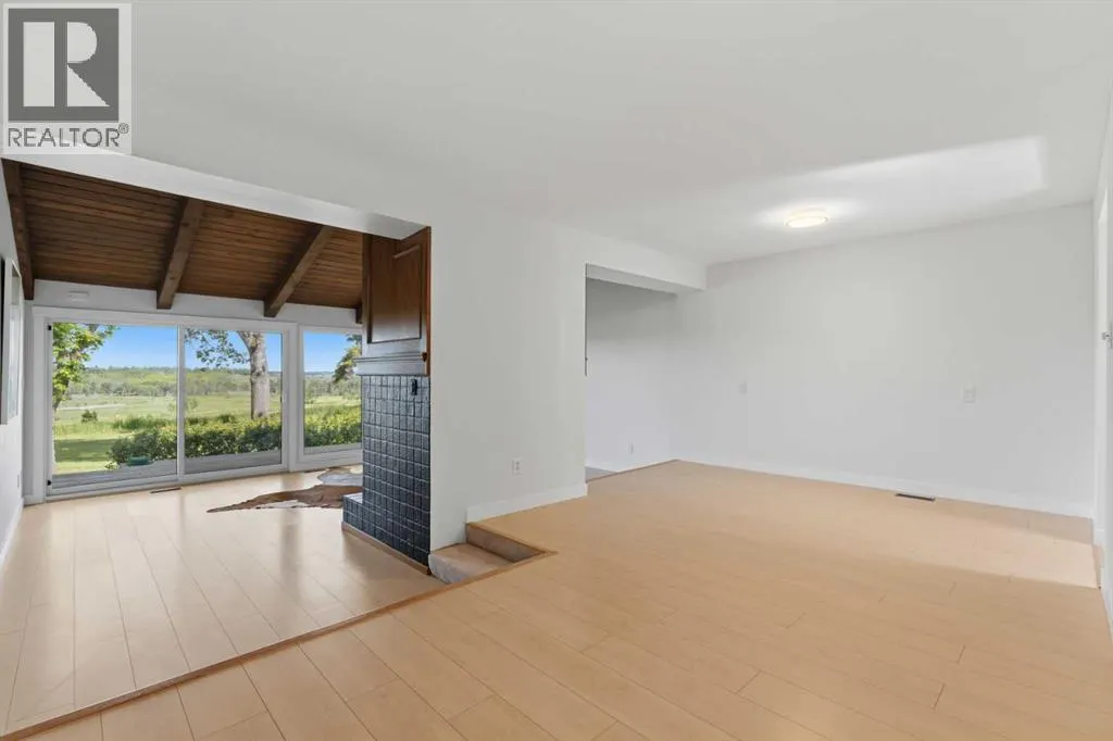 821, 860 Midridge Drive SE