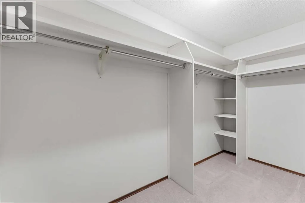 821, 860 Midridge Drive SE