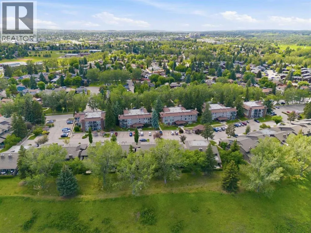 821, 860 Midridge Drive SE