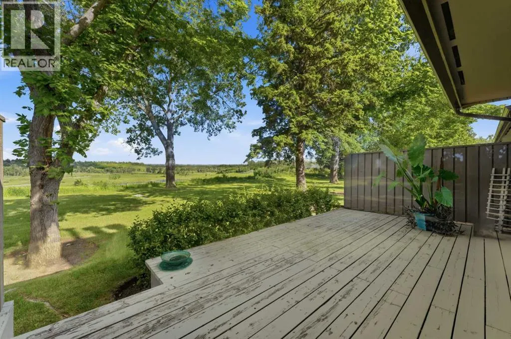 821, 860 Midridge Drive SE
