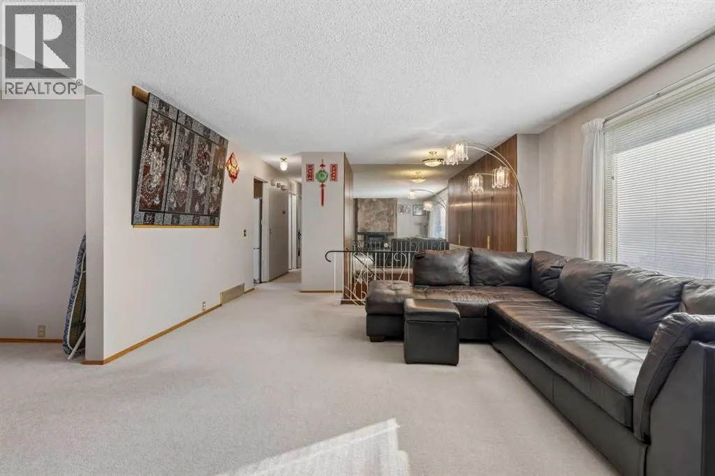5128 Rundlehorn Drive NE