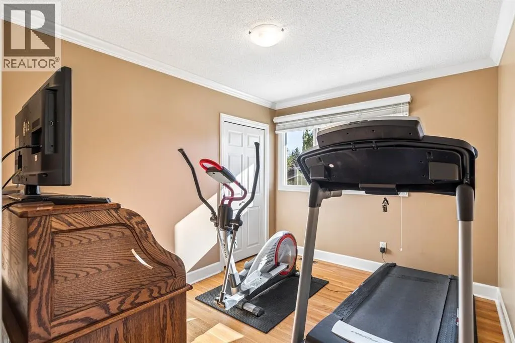 1228 Kerwood Crescent SW