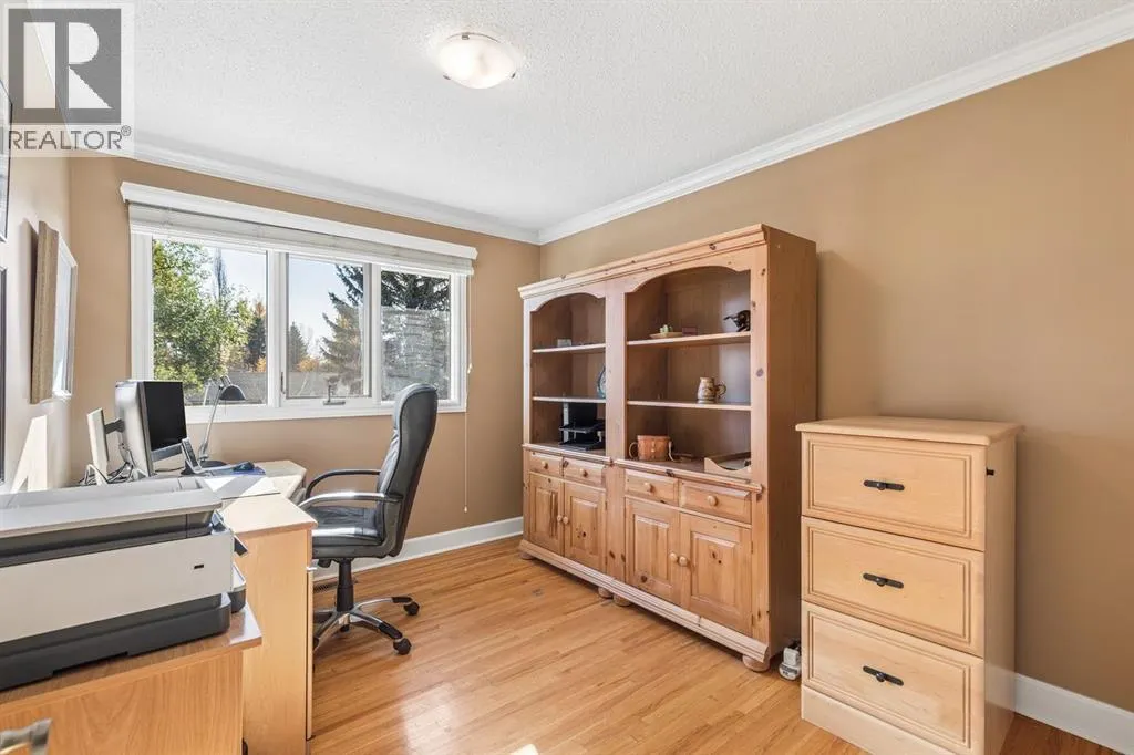 1228 Kerwood Crescent SW