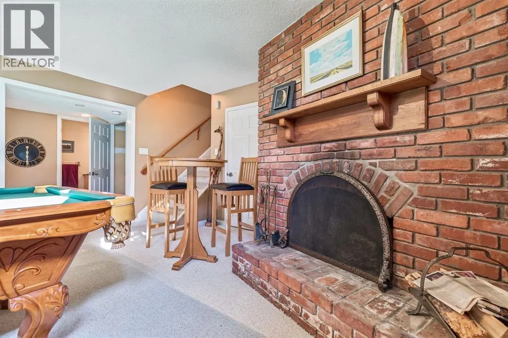1228 Kerwood Crescent SW