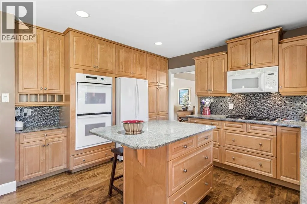 1228 Kerwood Crescent SW