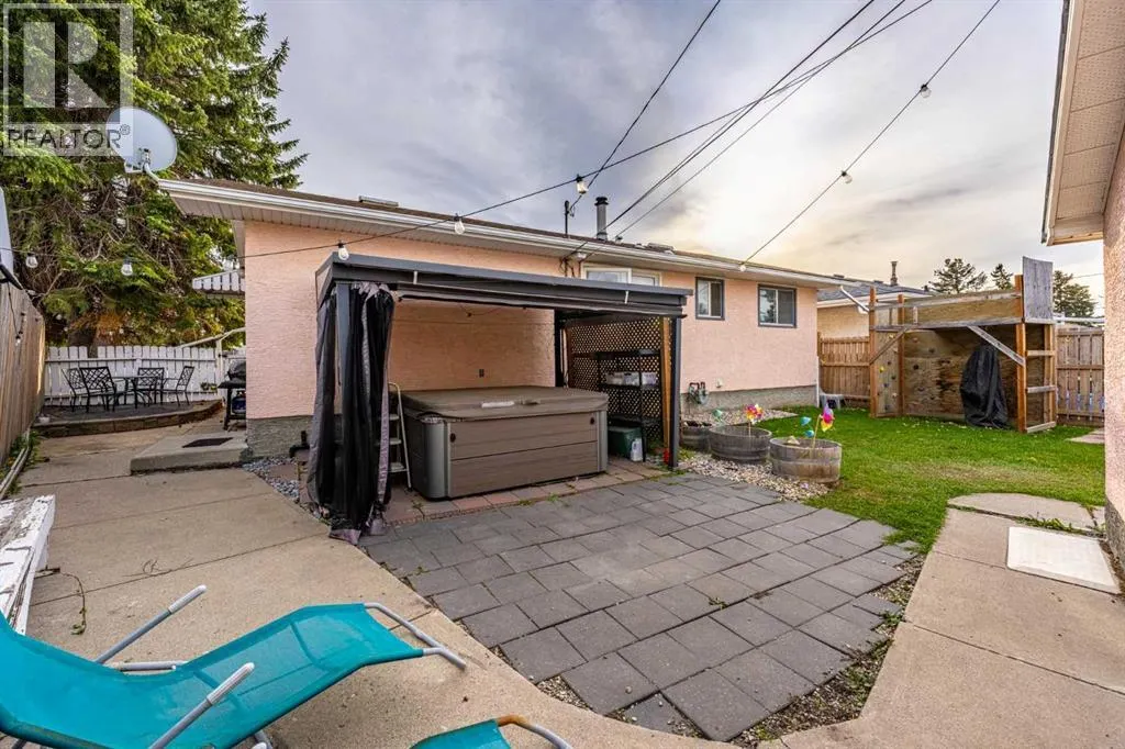 2120 Milne Drive NE