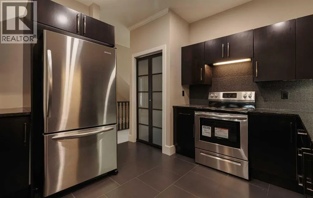 1425 Colborne Crescent SW