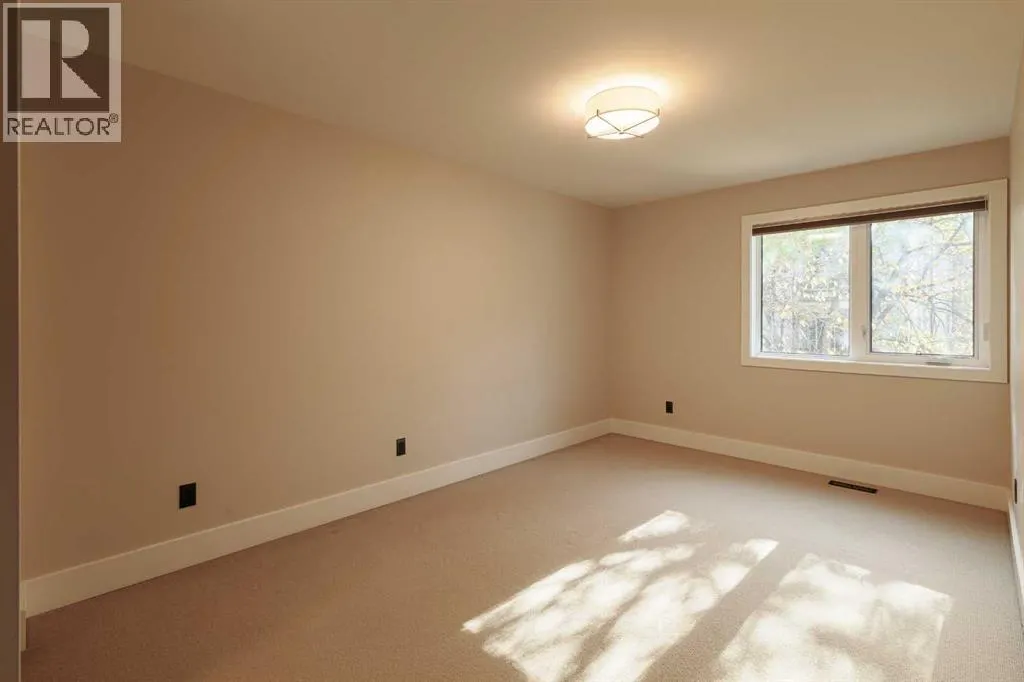 1425 Colborne Crescent SW