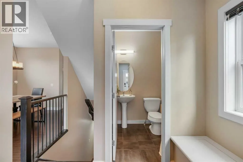 360 Marquis Heights SE