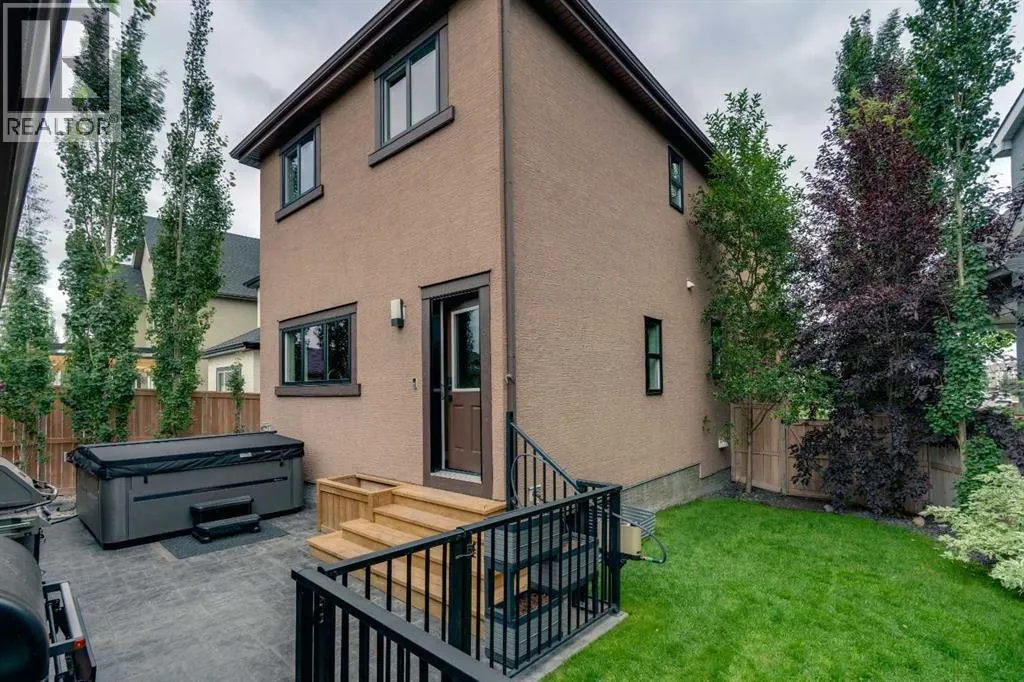 360 Marquis Heights SE
