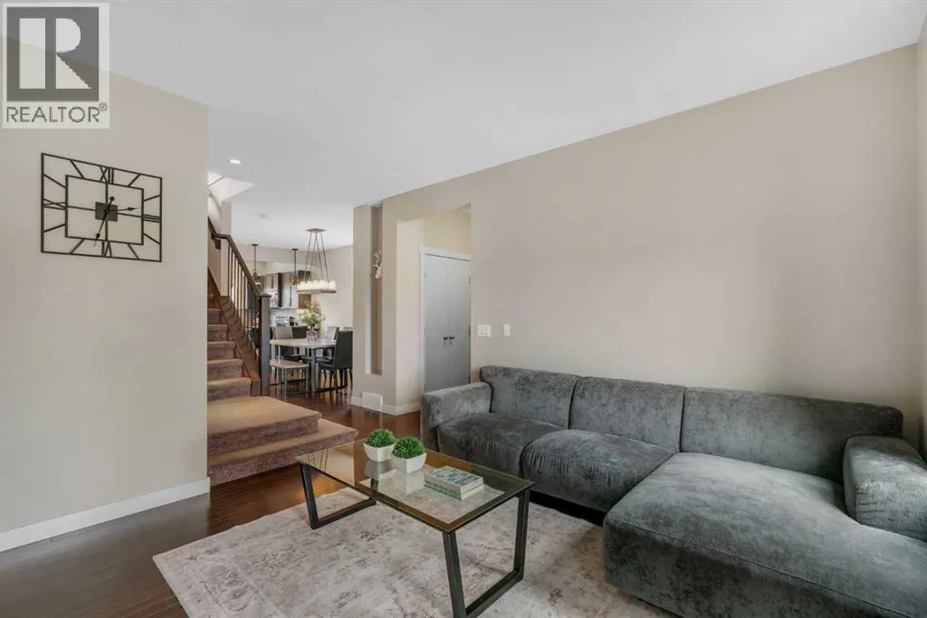 360 Marquis Heights SE