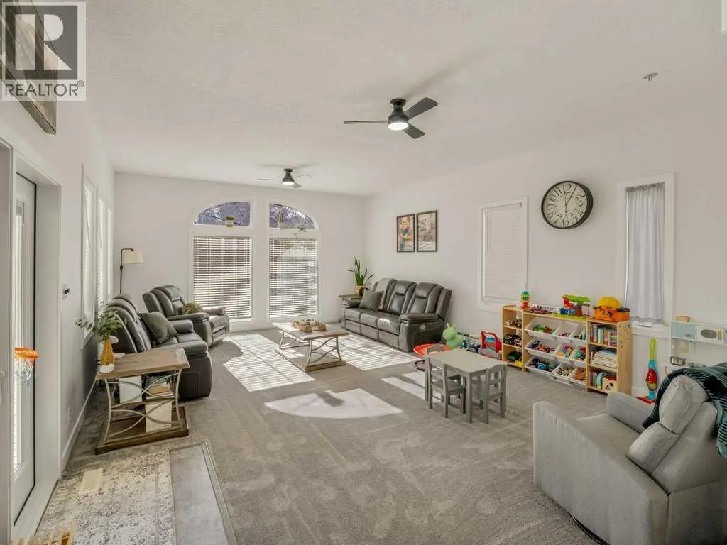 5504 42 Avenue