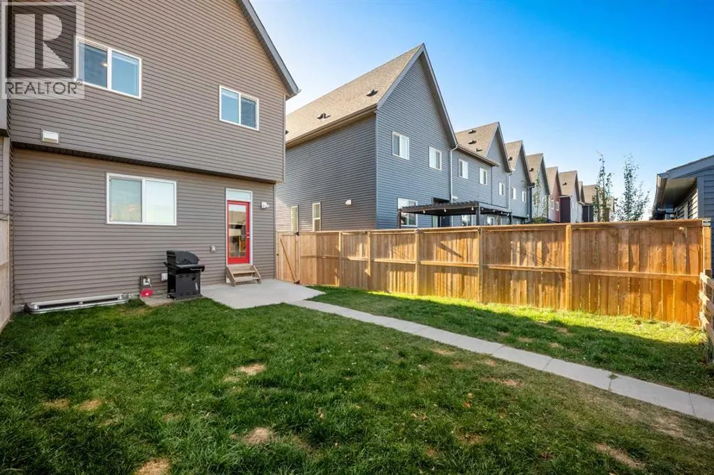 220 Livingston View NE
