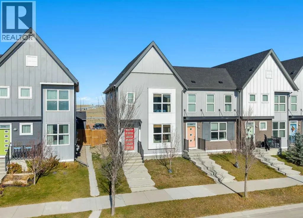 220 Livingston View NE
