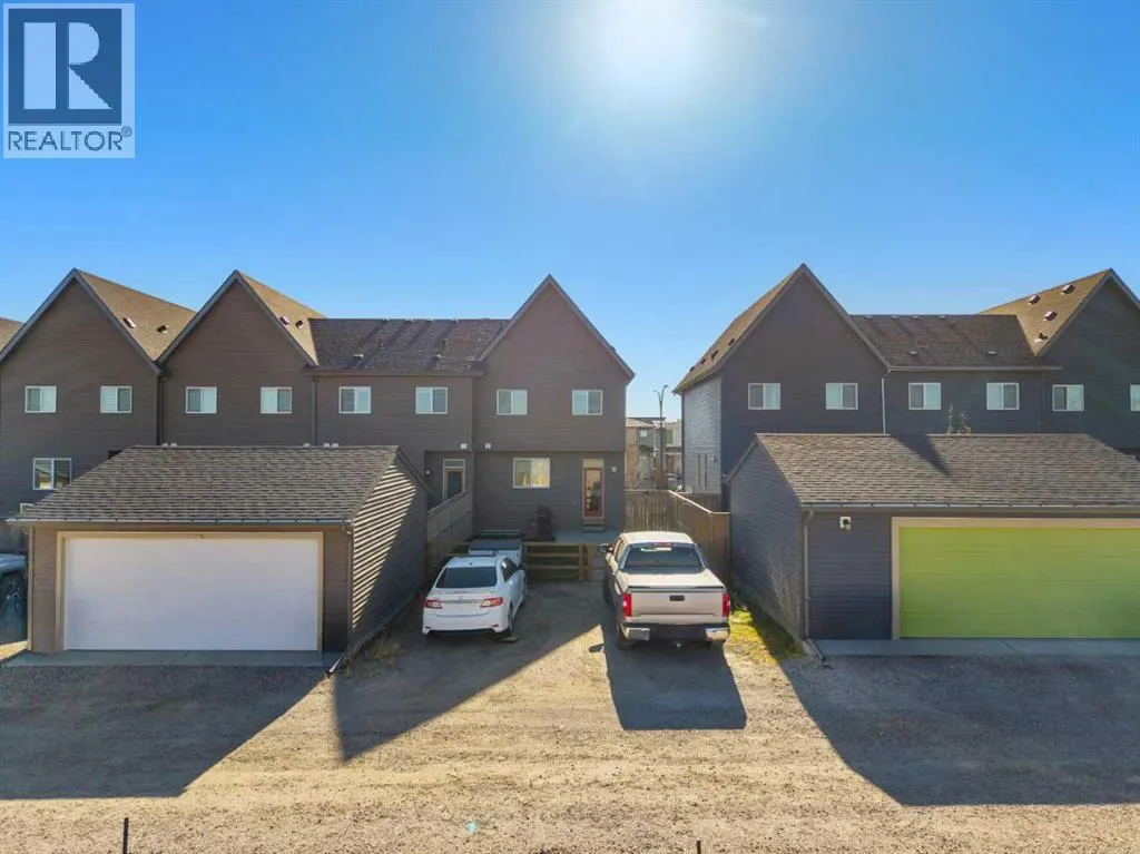 220 Livingston View NE