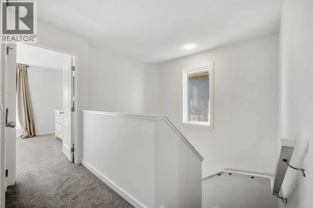 220 Livingston View NE
