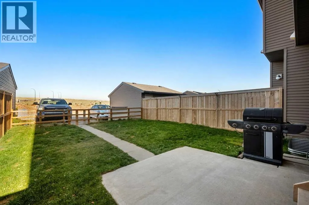 220 Livingston View NE