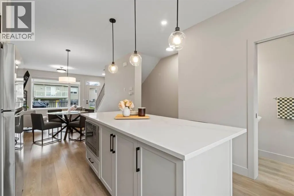52 Royal Elm Green NW