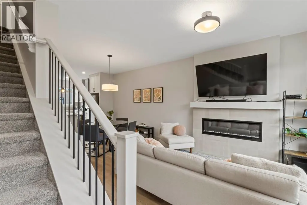 52 Royal Elm Green NW
