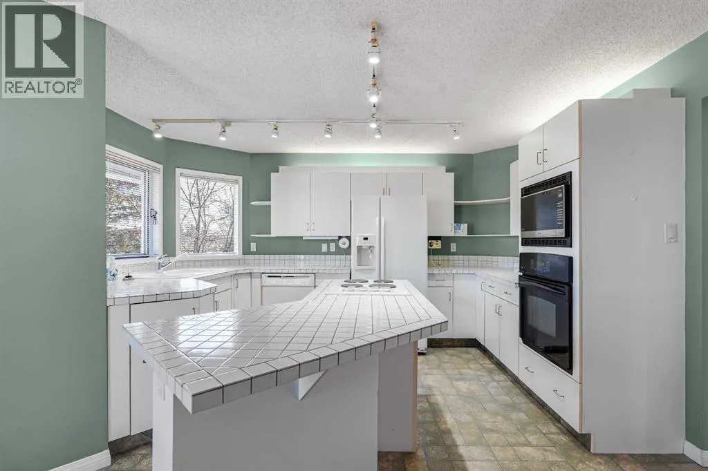 84 Strathlorne Crescent SW