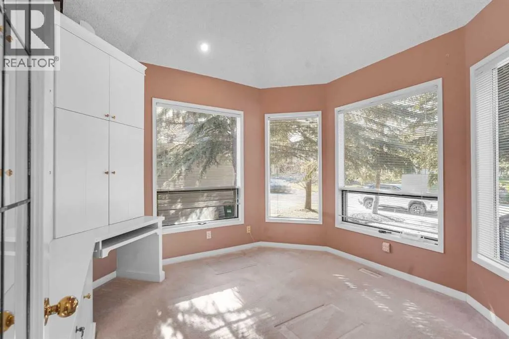 84 Strathlorne Crescent SW