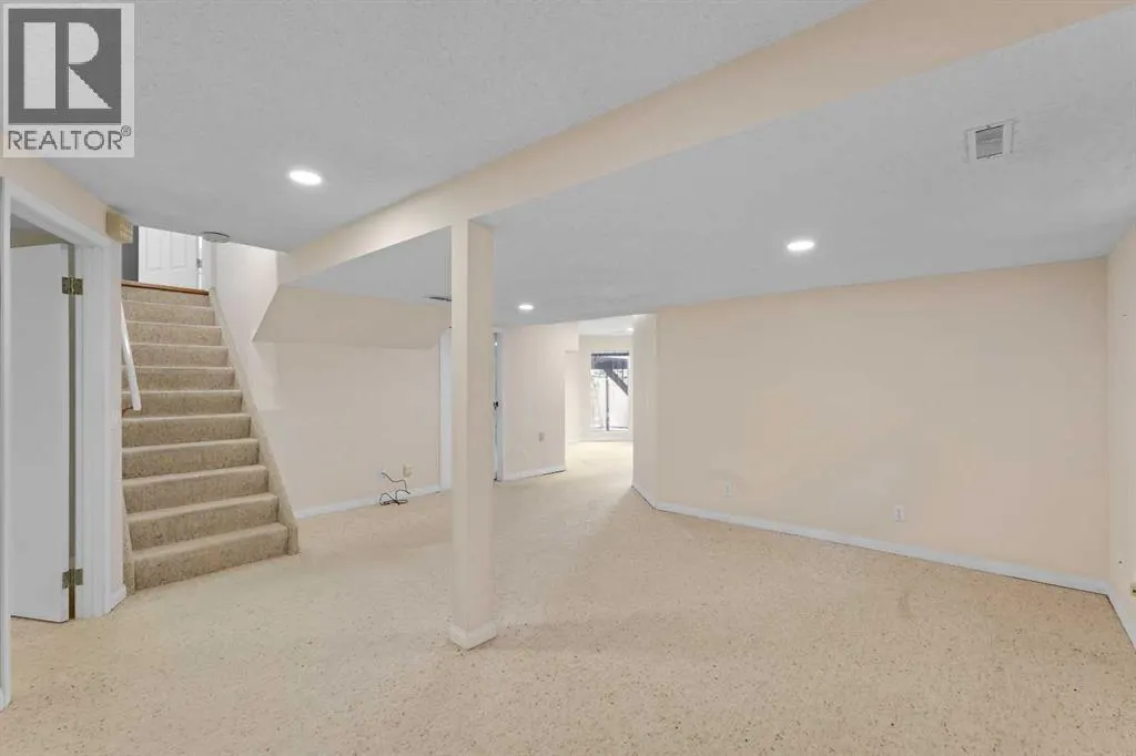 84 Strathlorne Crescent SW