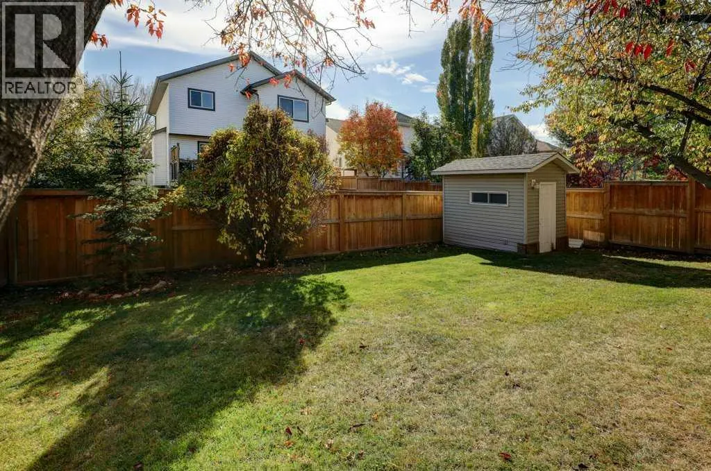 212 Riverview Close SE