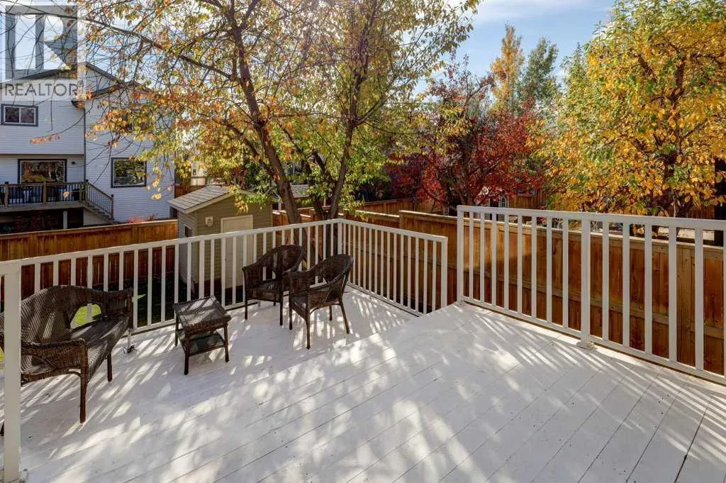 212 Riverview Close SE