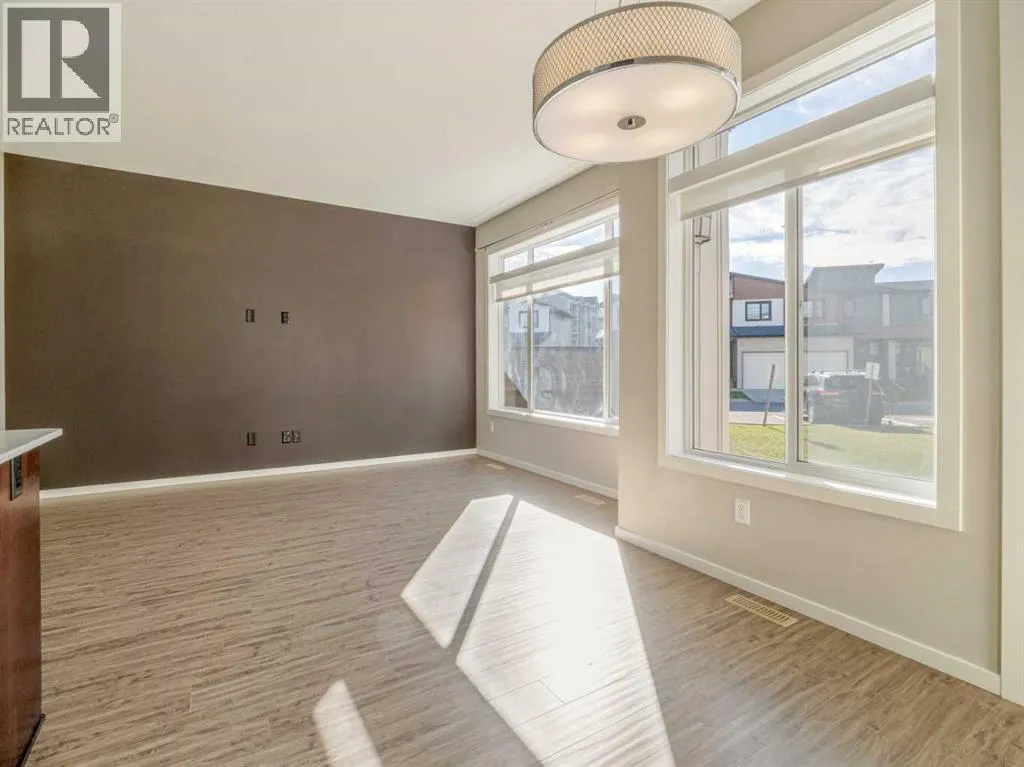 4, 450 Highlands Boulevard W