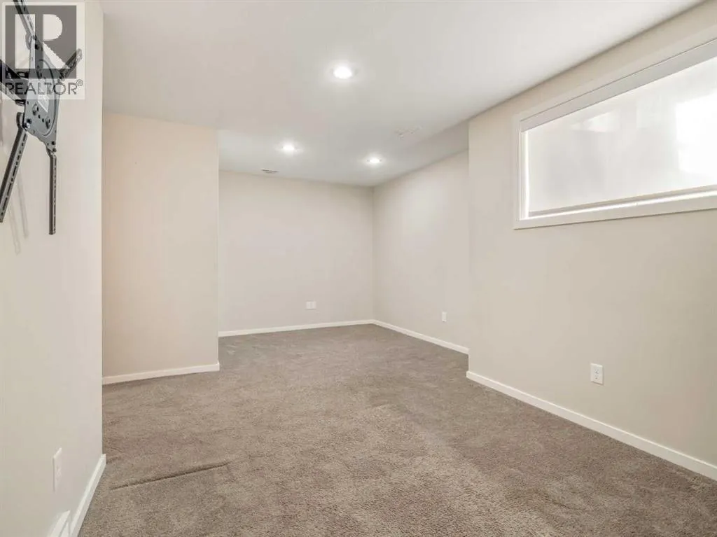 4, 450 Highlands Boulevard W