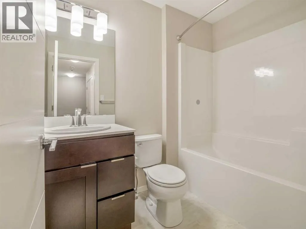 4, 450 Highlands Boulevard W