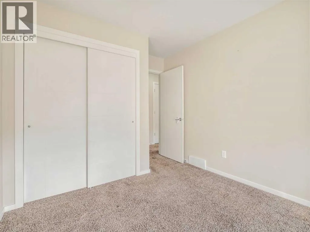 4, 450 Highlands Boulevard W
