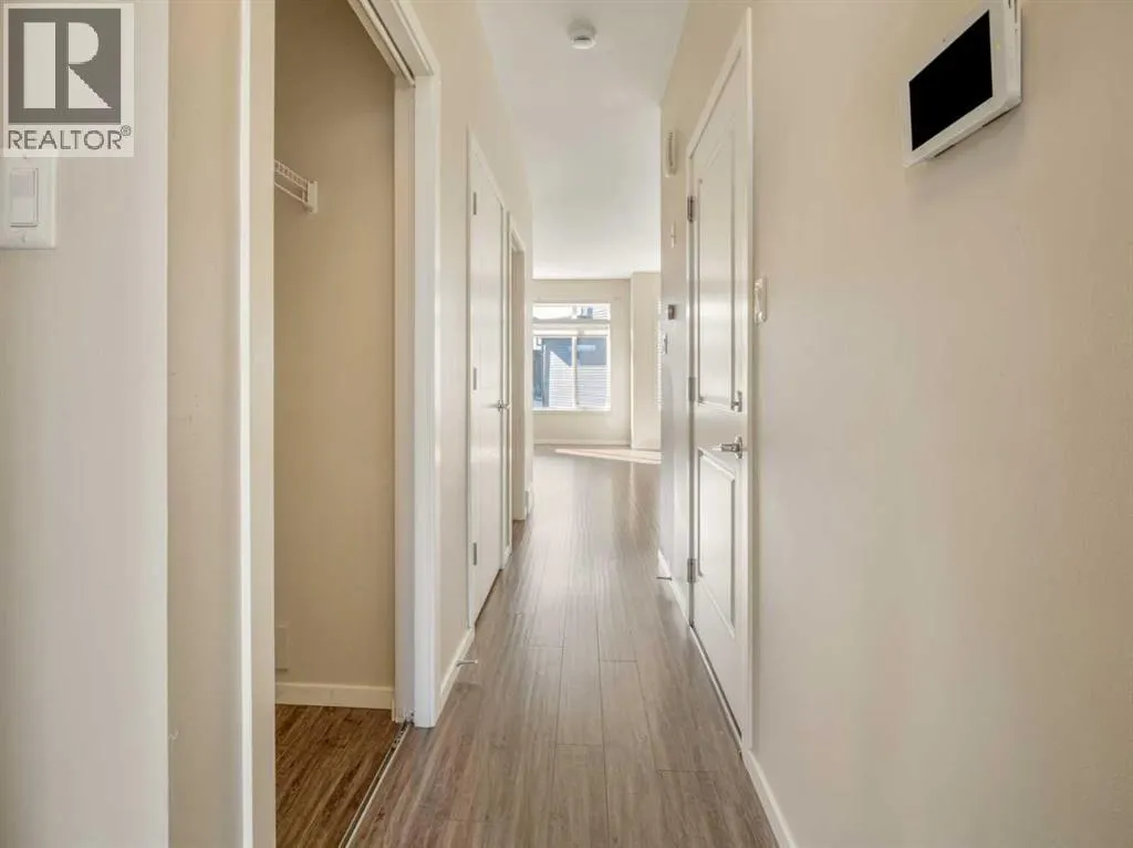 4, 450 Highlands Boulevard W