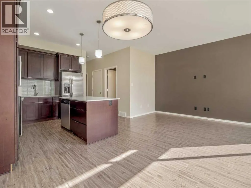 4, 450 Highlands Boulevard W